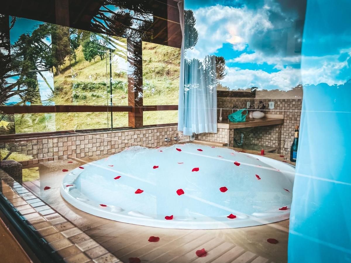 Quarto Duplo com Banheira de Hidromassagem